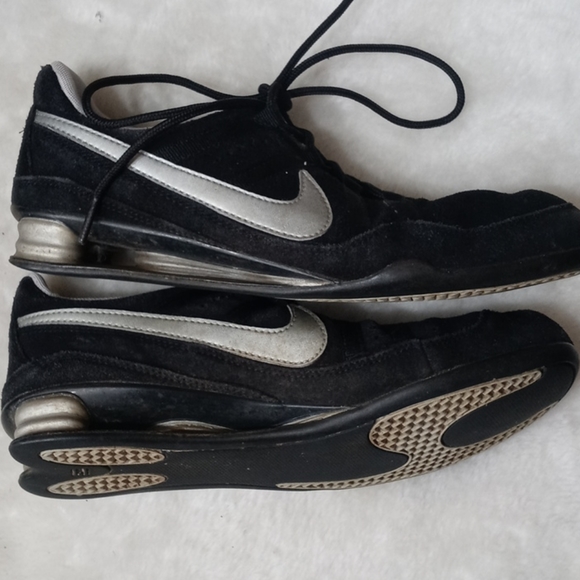 low top black nike shoes